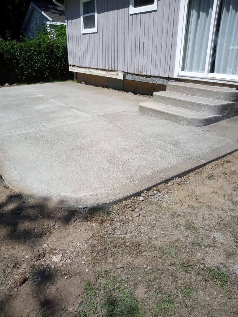 New backyard concrete porch and steps flatwork